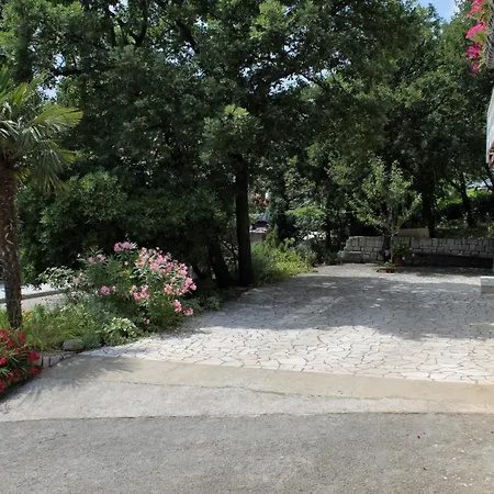 Lejlighed With Parking Space - 2423