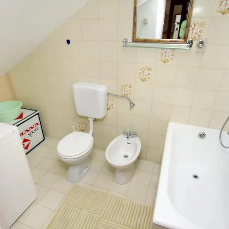 Apartament With Parking Space - 2423 Novi Vinodolski