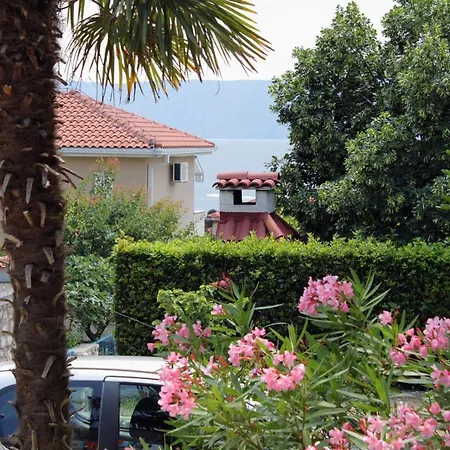 Apartment With A Parking Space - 2423 Novi Vinodolski