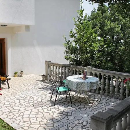 With Parking Space - 2423 Novi Vinodolski