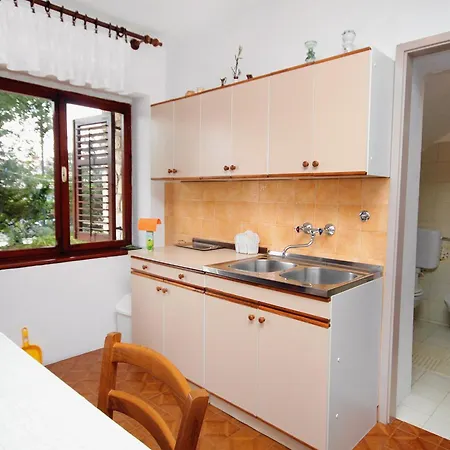 Apartment With A Parking Space - 2423 Novi Vinodolski